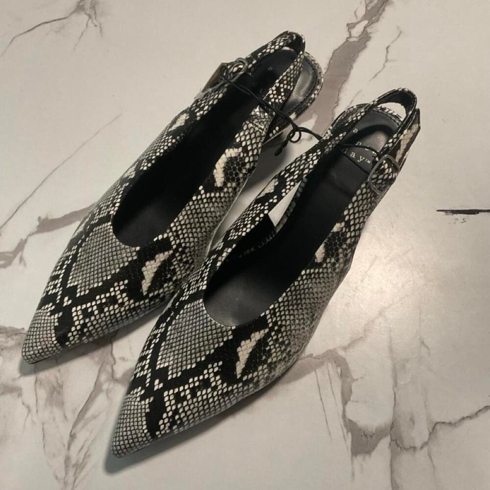 Black and white snake print